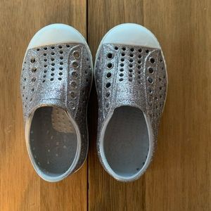 Native toddler shoes size 5, pewter sparkle